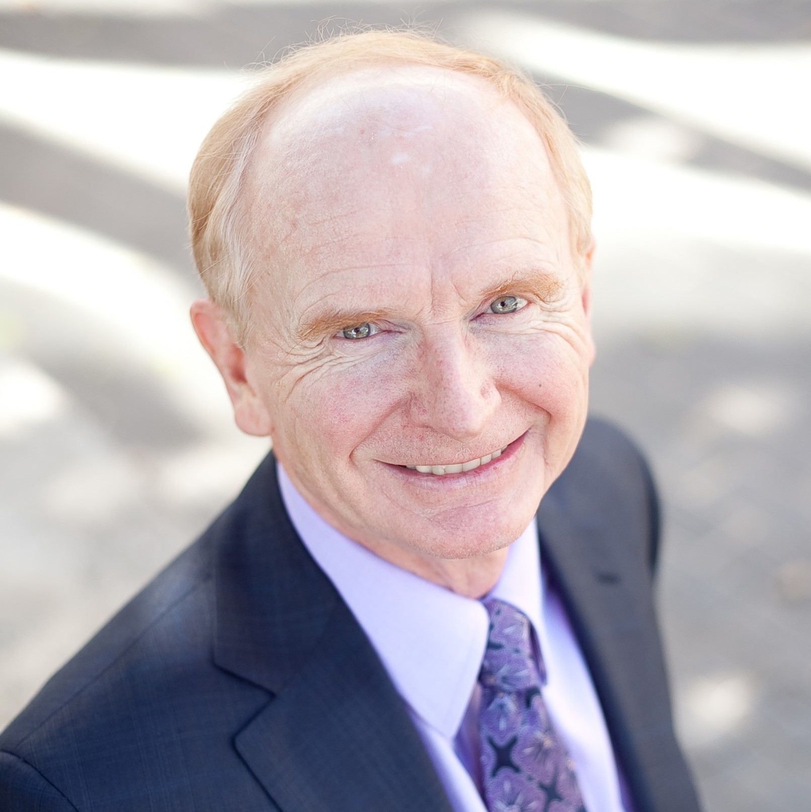 Headshot of Thom McKenzie